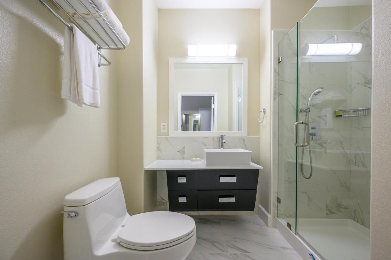 Studios Inn 3*