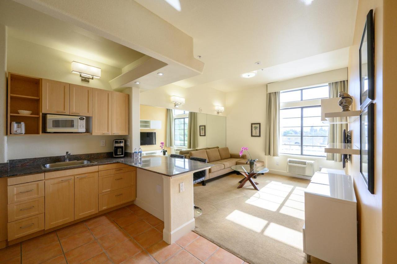Apartahotel Studios Inn 3*